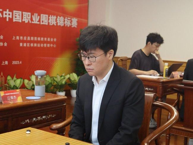 19日该片在京举行媒体看片会，出品人吴思远也在20年后首度揭开当年拍摄《新龙门客栈》不为人 画面音效完美观众怀旧落泪 《新龙门客栈》获85分 2012-02-20 2012年2月19日，电影网观影团观看了修复版武侠经典《新龙门客栈》。