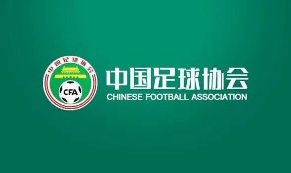 两人在四季交替中彼此陪伴，谱写一生的浪漫篇章。